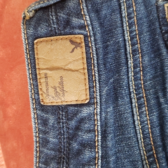 American Eagle Denim Shorts Size 4 Distressed Hem. Like New. - Picture 5 of 8